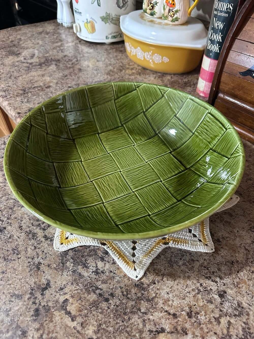 McCoy Pottery Vintage Avocado Green Basket Weave Serving Bowl USA 3675